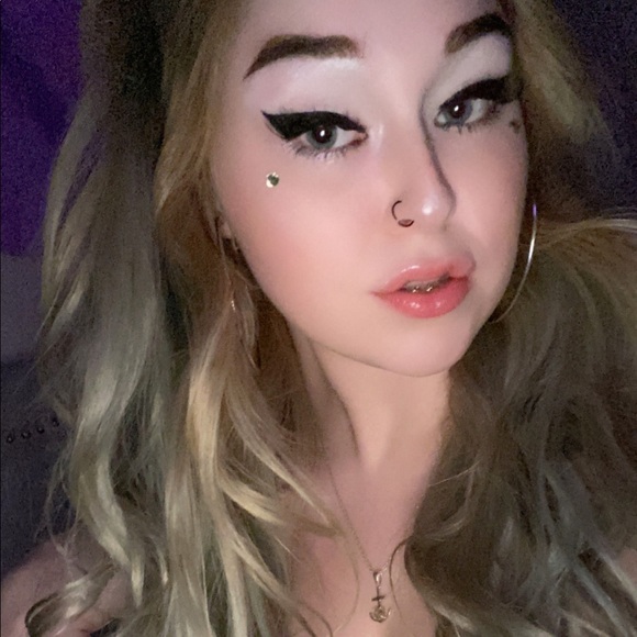 Meet your Posher, Tay ♡ - Picture 4 of 4